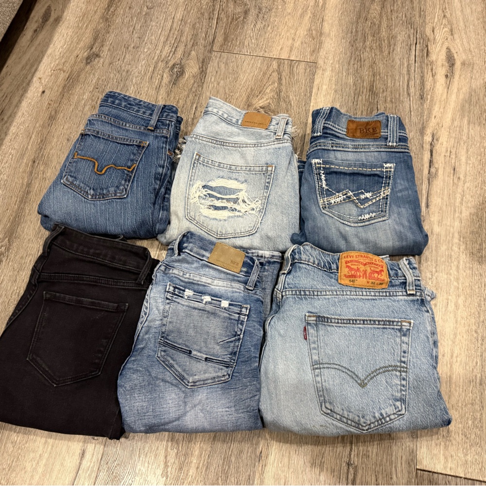 Selling Jeans for great deals!!! 

(Kimes, BKE, Levi’s and Old Navy)